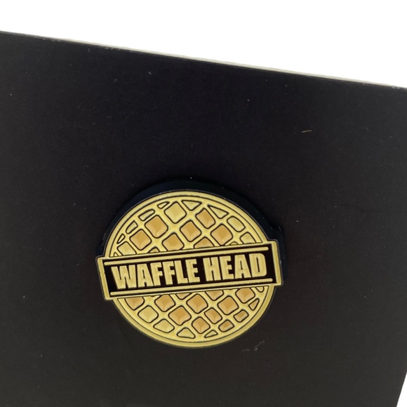 VANS Off The Wall Family Pin Waffle Head Gold Classic VN0009M9NOA - Picture 4 of 6